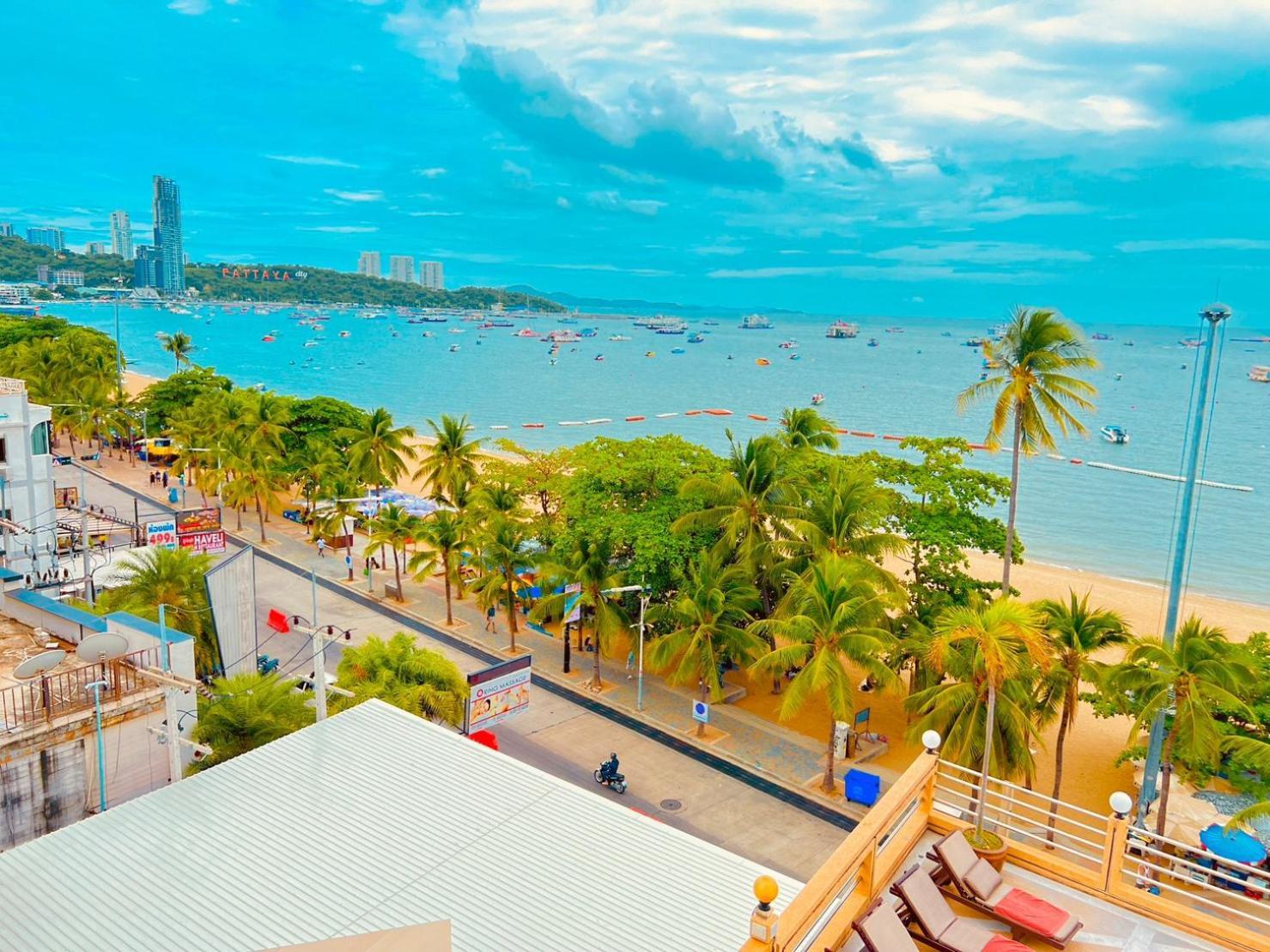 Aa Hotel Pattaya Extérieur photo